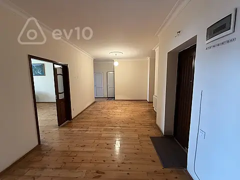 Satılır 4 otaqlı yeni tikili 150 m²