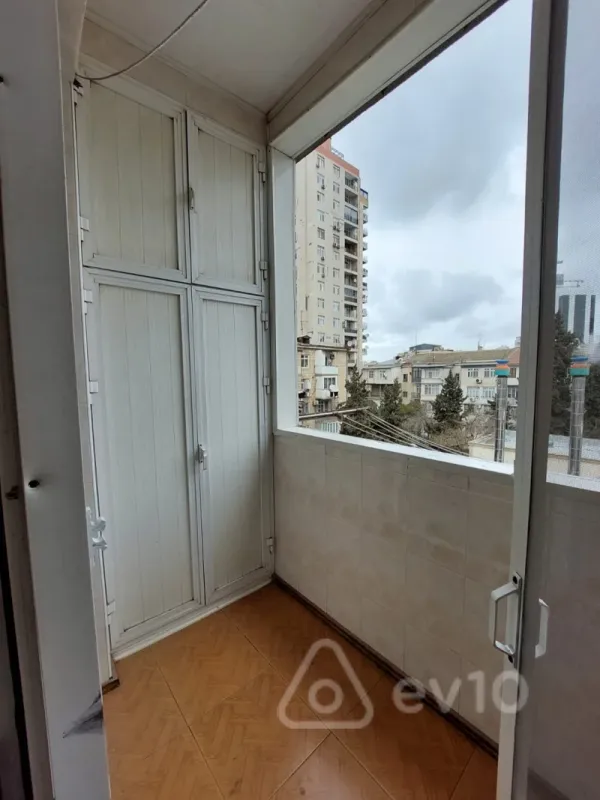 Kirayə verilir 2 otaqlı yeni tikili 65 m²