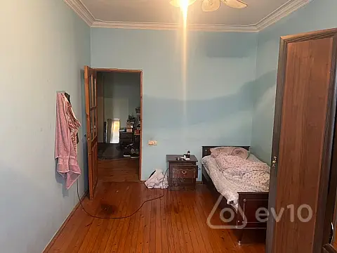 Satılır 3 otaqlı köhnə tikili 90 m²