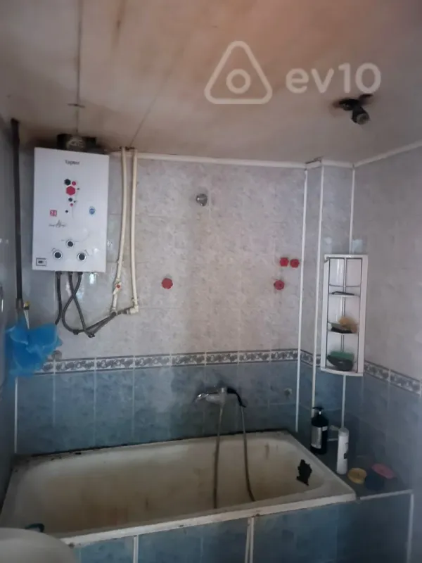 Satılır 3 otaqlı köhnə tikili 90 m²