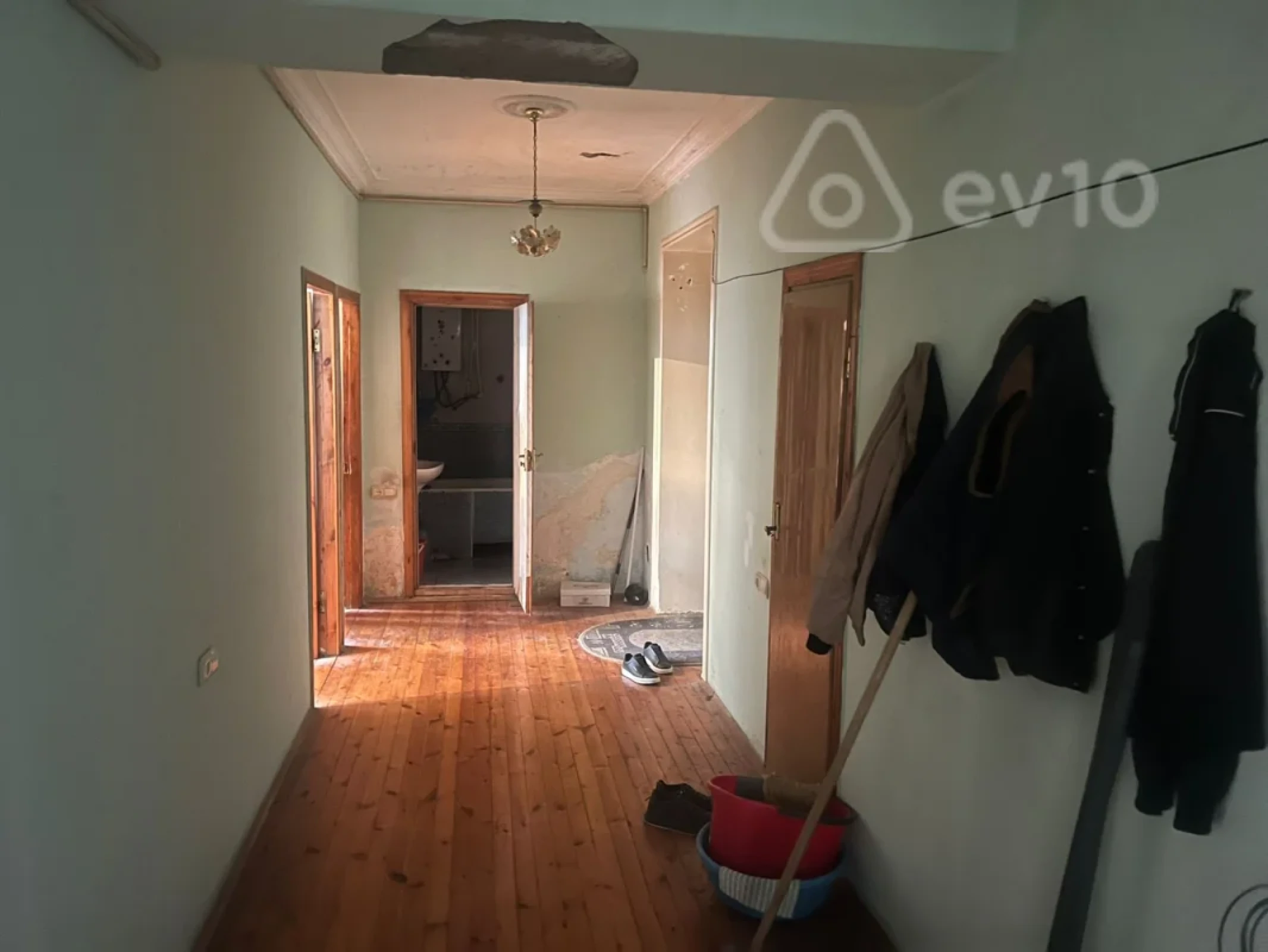 Satılır 3 otaqlı köhnə tikili 90 m²