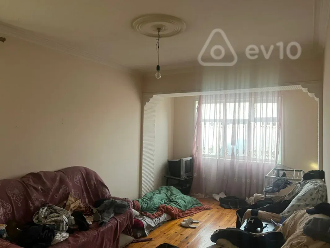 Satılır 3 otaqlı köhnə tikili 90 m²