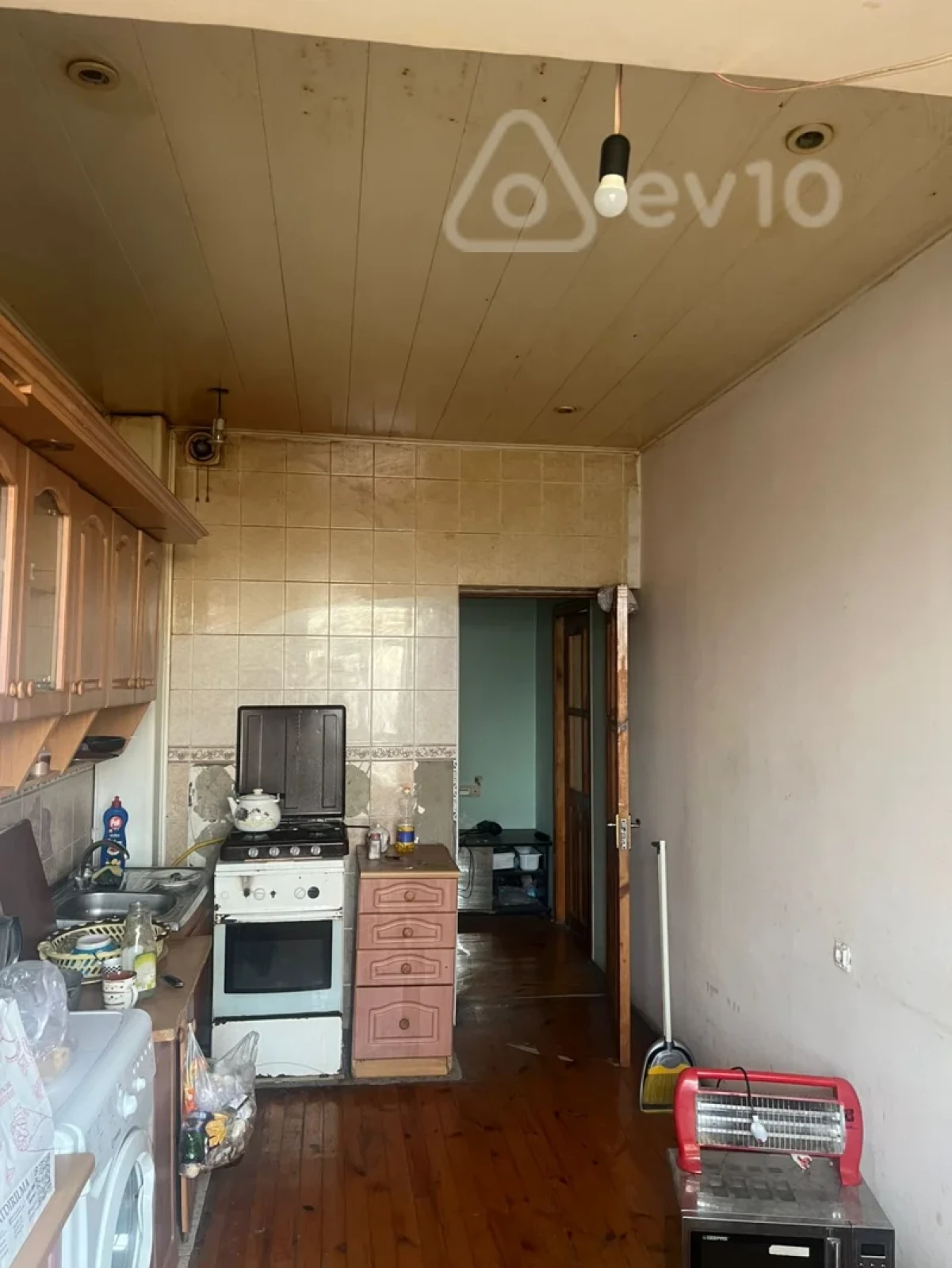 Satılır 3 otaqlı köhnə tikili 90 m²