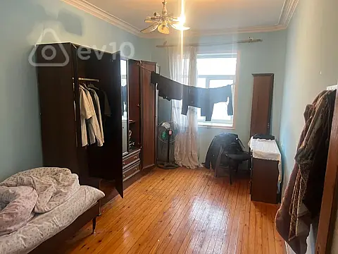 Satılır 3 otaqlı köhnə tikili 90 m²