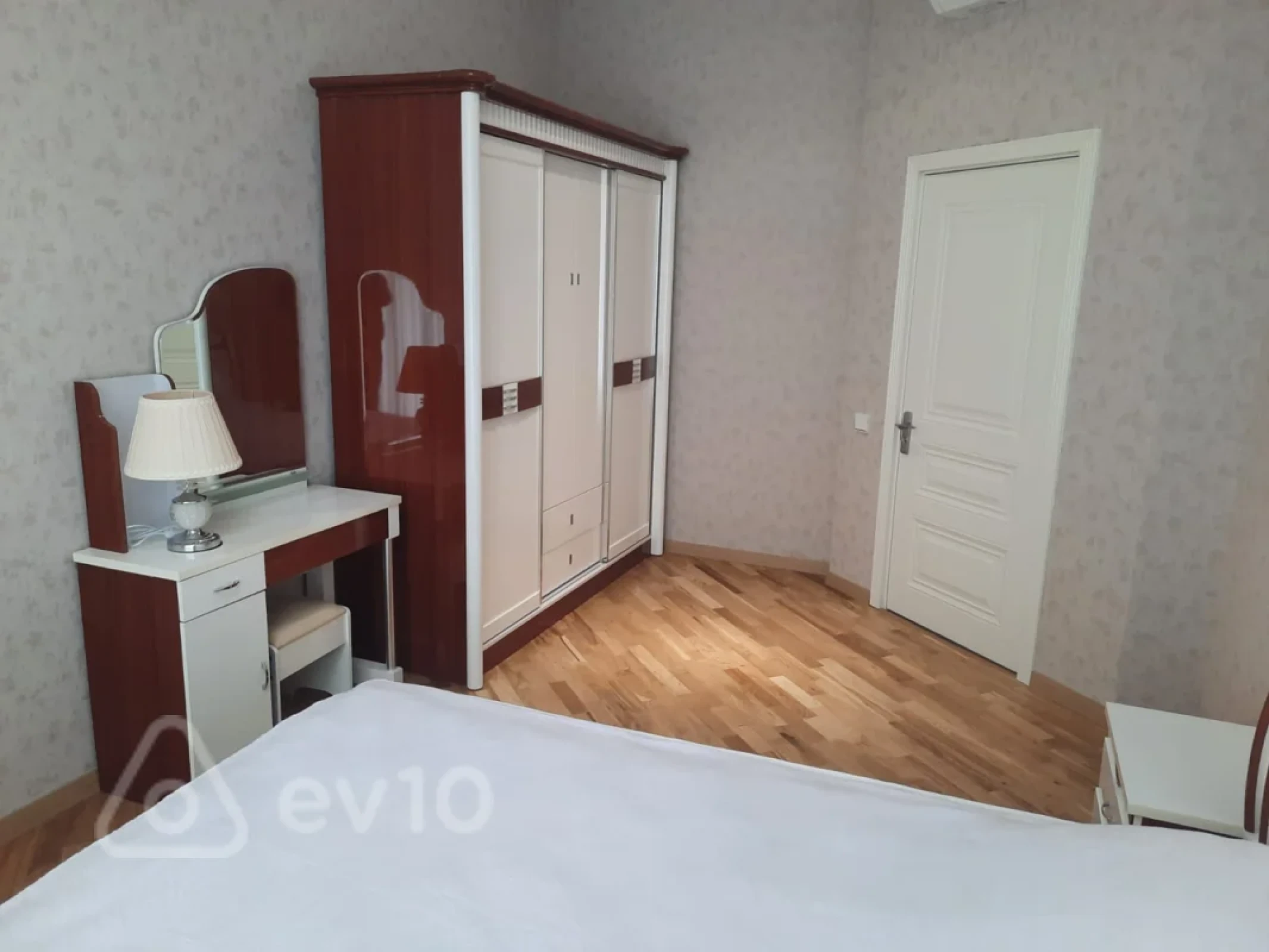 Kirayə verilir 2 otaqlı yeni tikili 67 m²