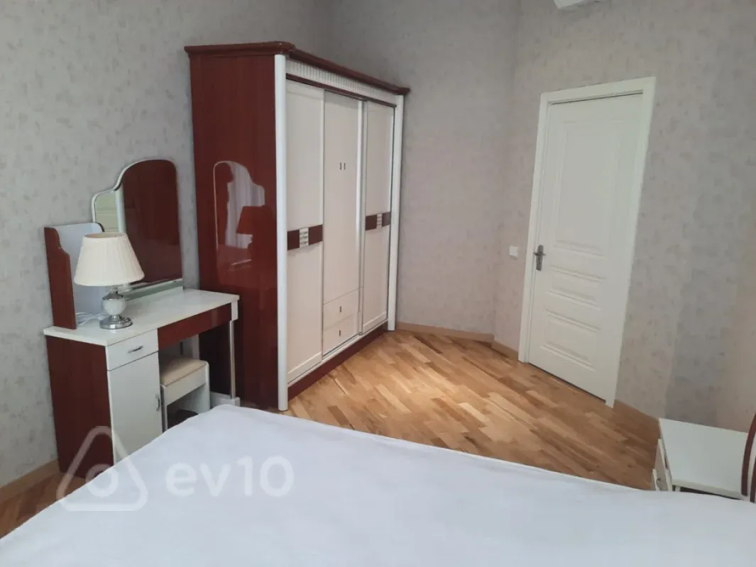 Kirayə verilir 2 otaqlı yeni tikili 67 m²