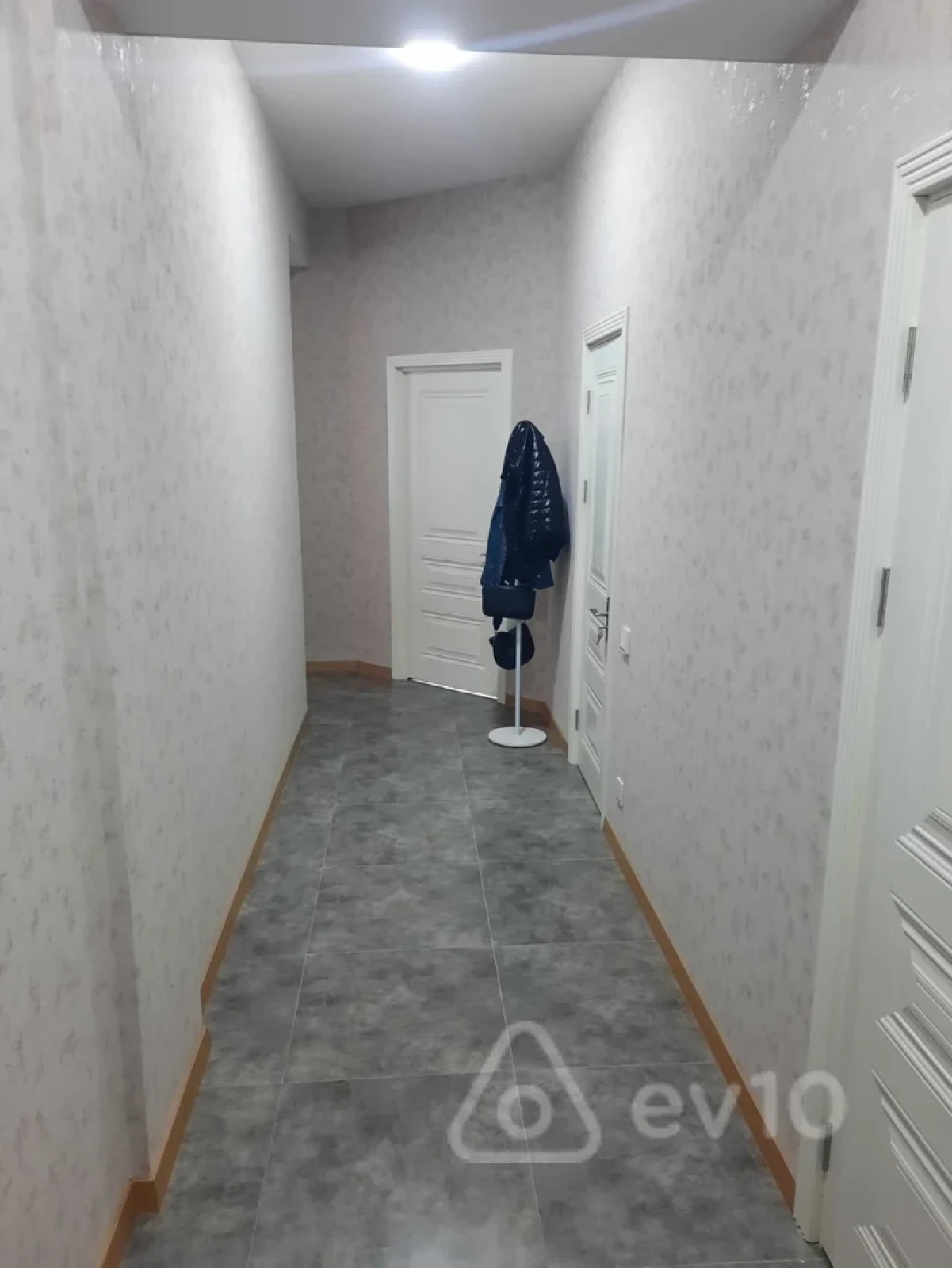 Kirayə verilir 2 otaqlı yeni tikili 67 m²