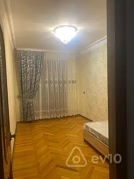 Kirayə verilir 3 otaqlı köhnə tikili 70 m²