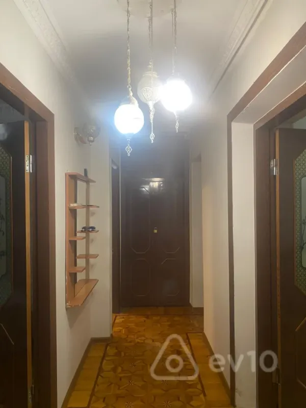 Kirayə verilir 3 otaqlı köhnə tikili 70 m²