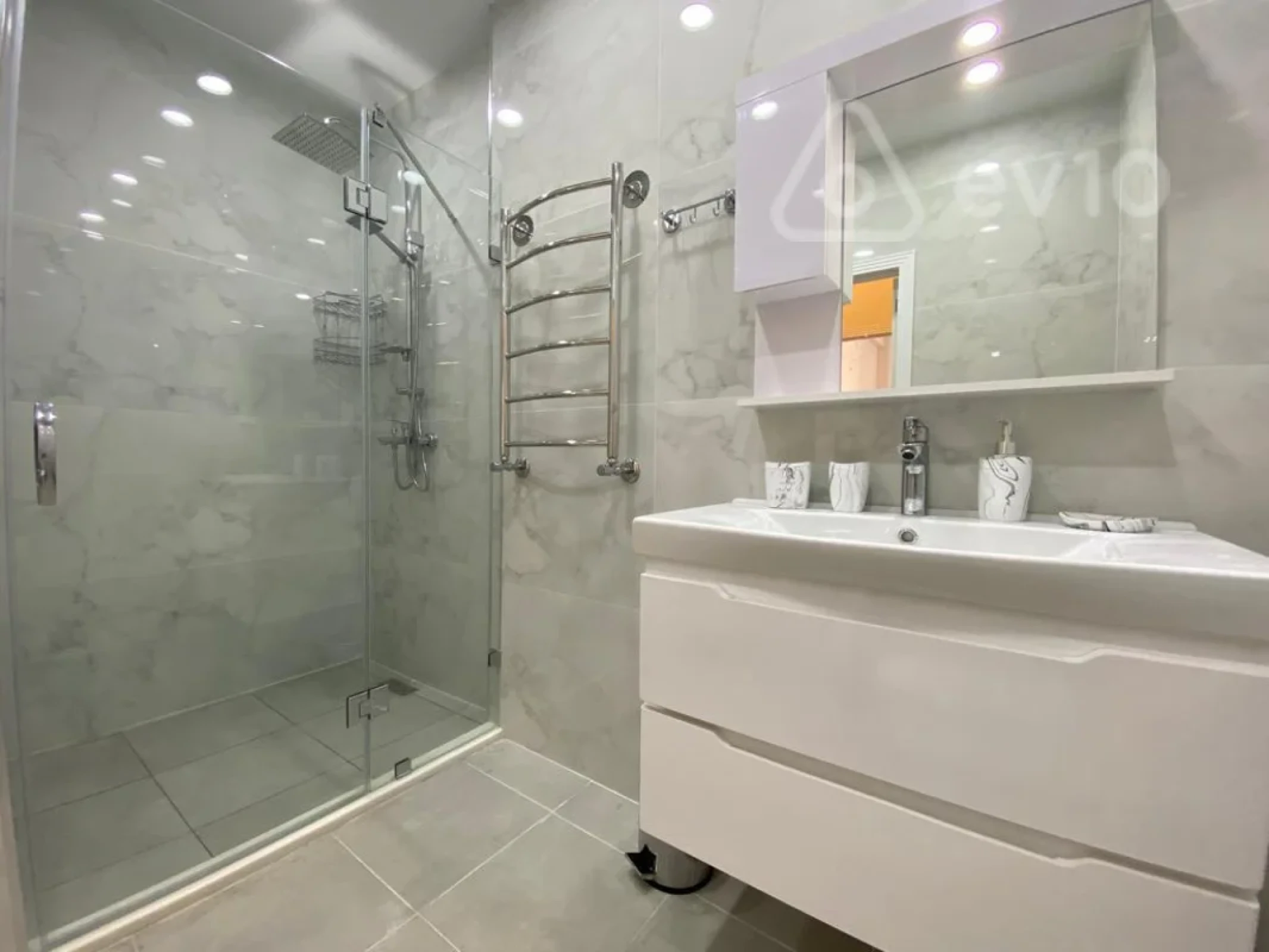 Kirayə verilir 3 otaqlı yeni tikili 120 m²