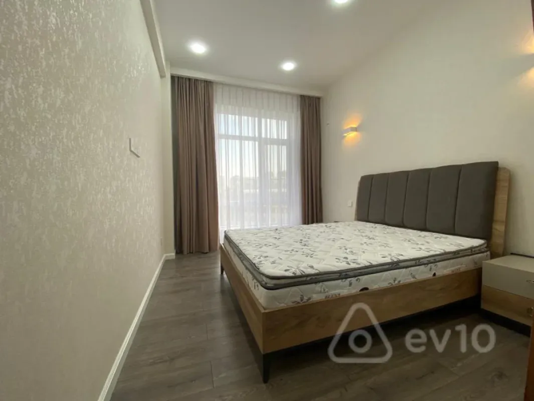 Kirayə verilir 3 otaqlı yeni tikili 120 m²