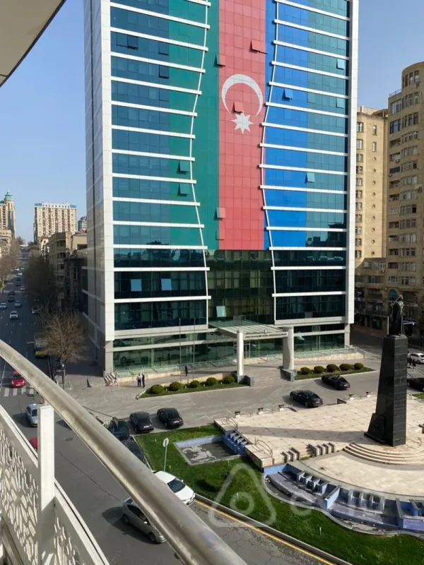Kirayə verilir 3 otaqlı yeni tikili 120 m²