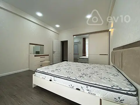 Kirayə verilir 3 otaqlı yeni tikili 120 m²