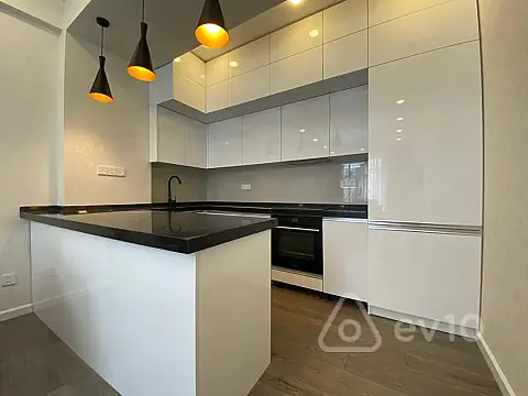 Kirayə verilir 3 otaqlı yeni tikili 120 m²