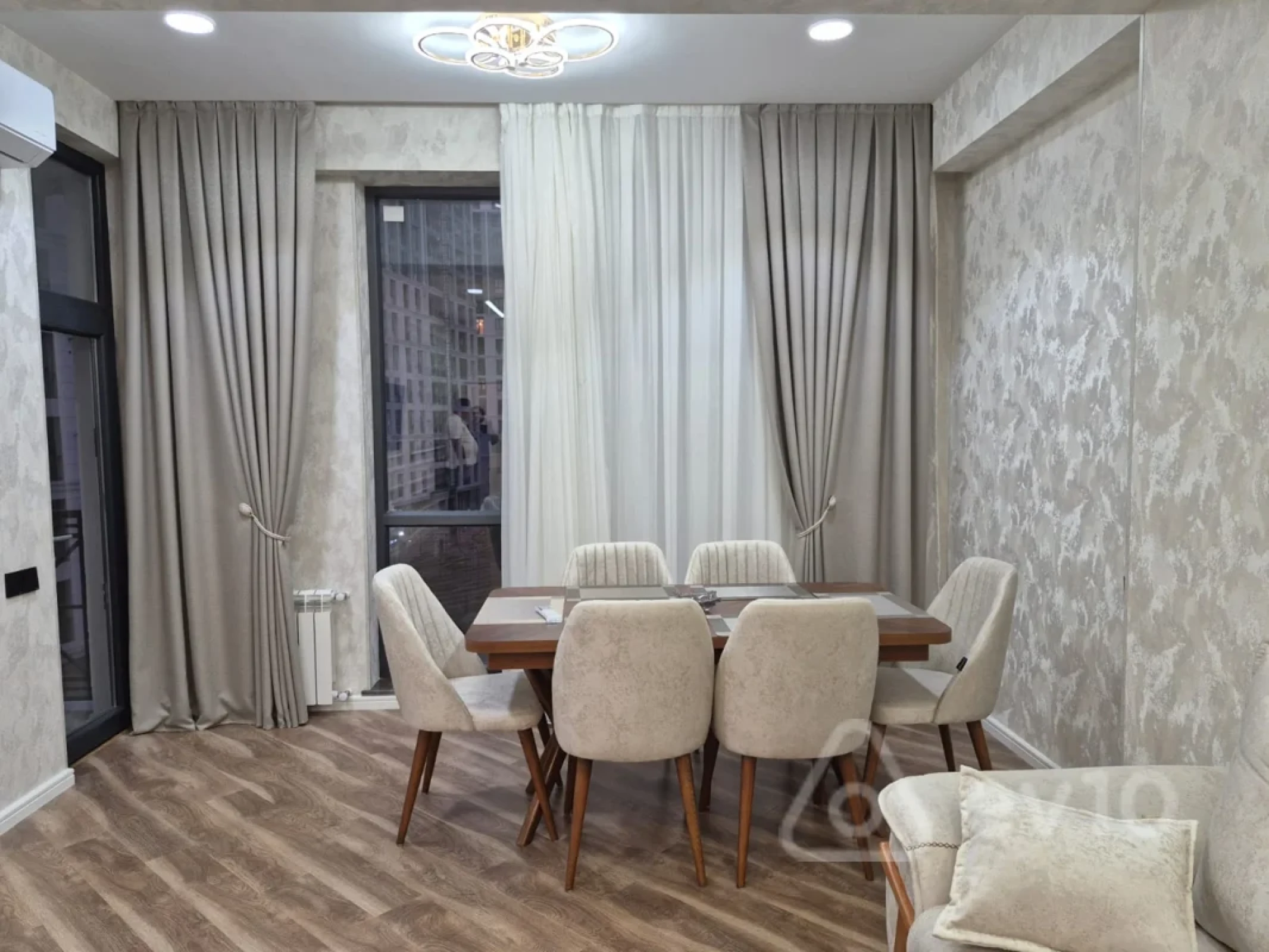 Kirayə verilir 2 otaqlı yeni tikili 95 m²
