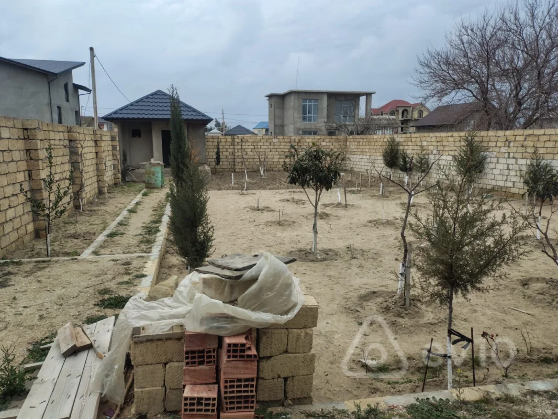 Satılır 5 otaqlı həyət evi 220 m²