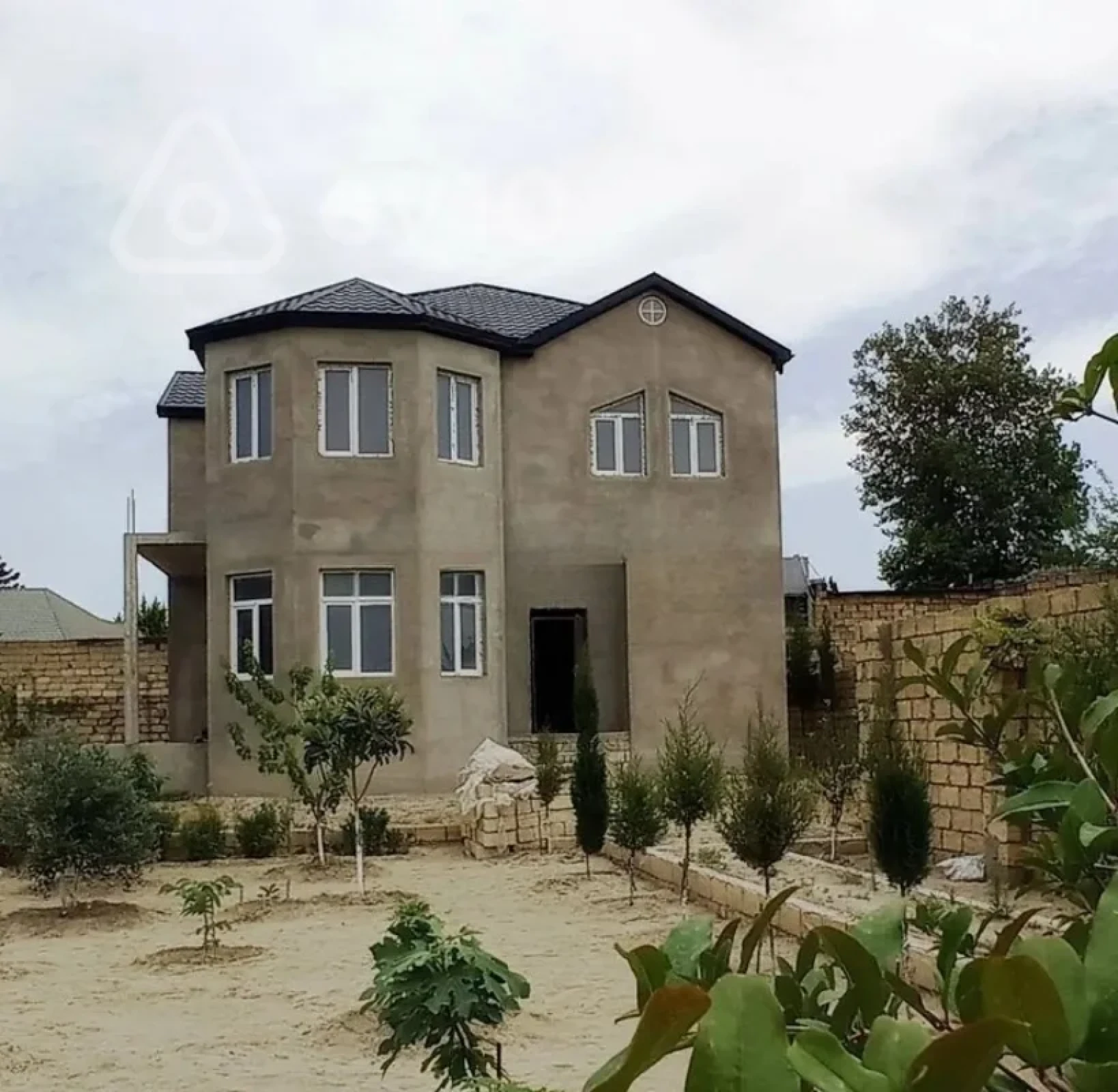 Satılır 5 otaqlı həyət evi 220 m²