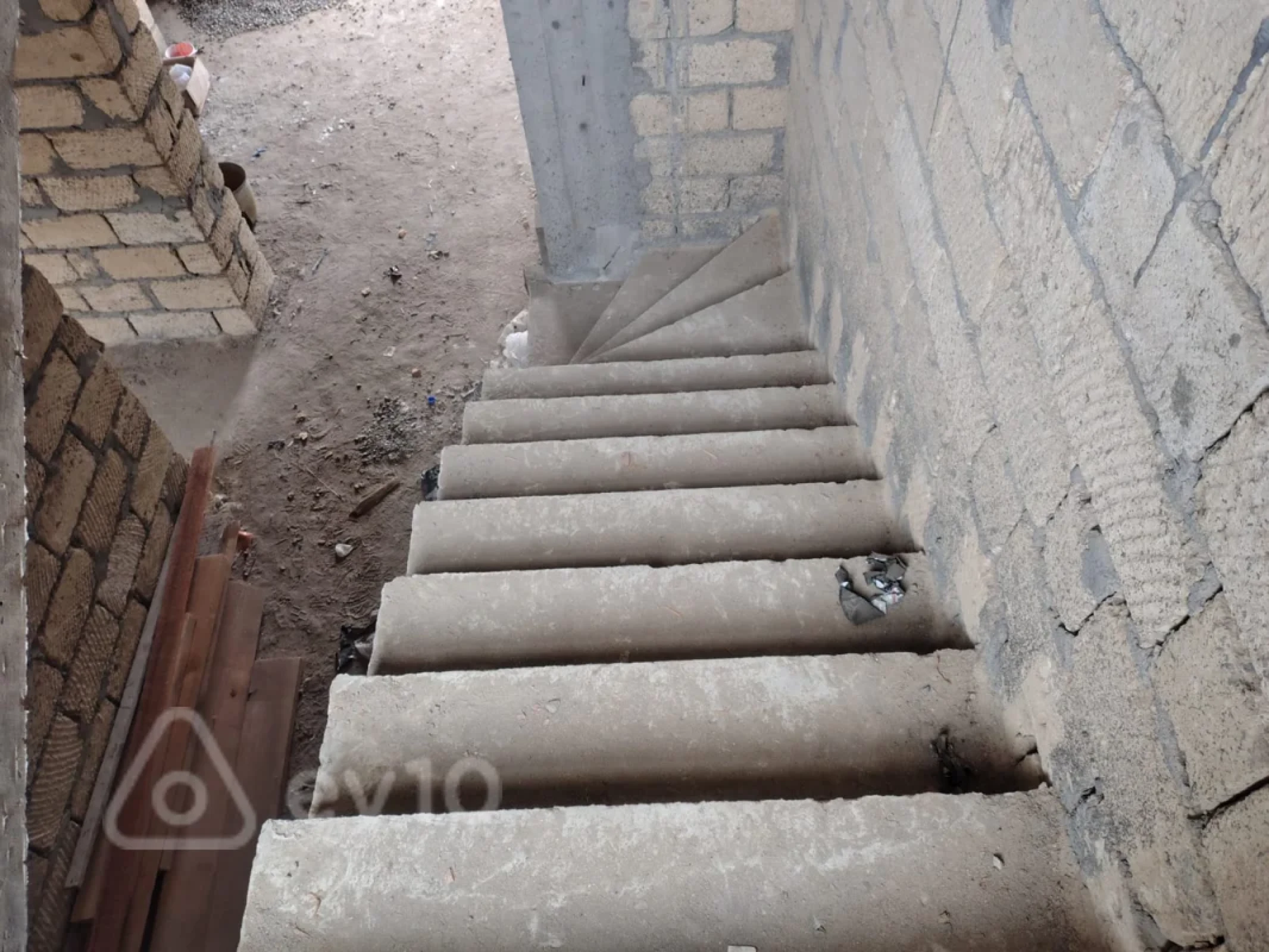 Satılır 5 otaqlı həyət evi 220 m²