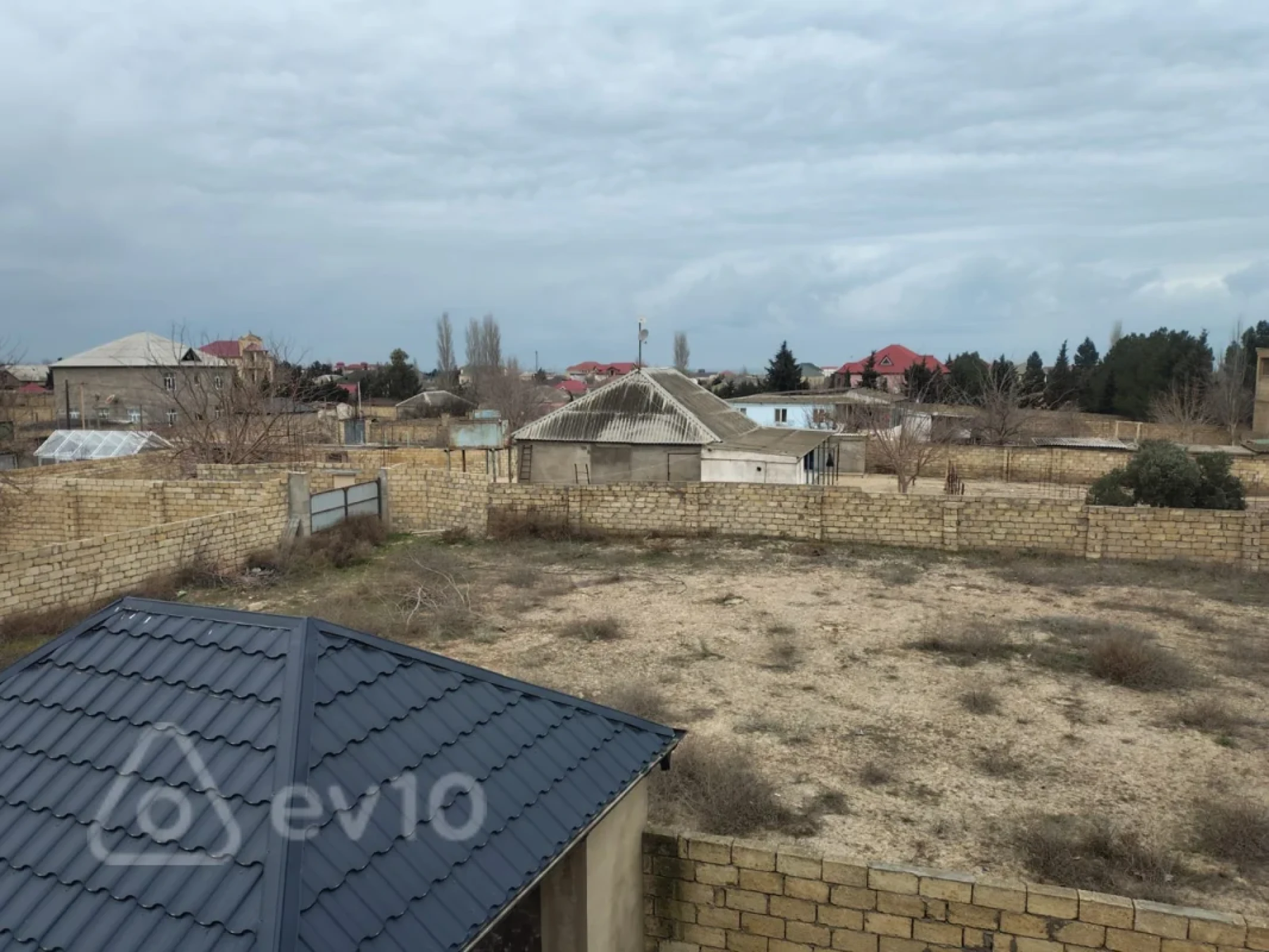 Satılır 5 otaqlı həyət evi 220 m²