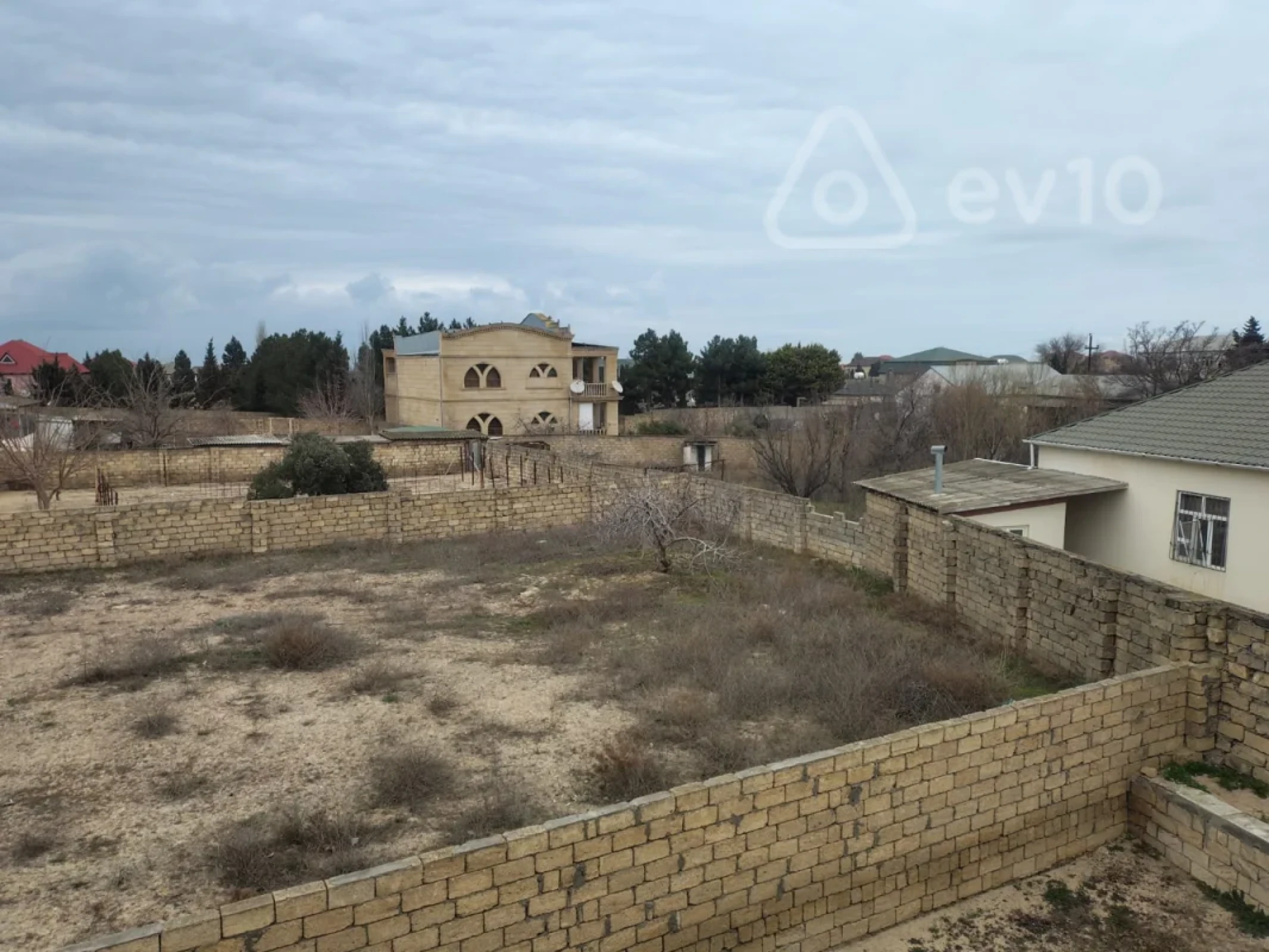 Satılır 5 otaqlı həyət evi 220 m²