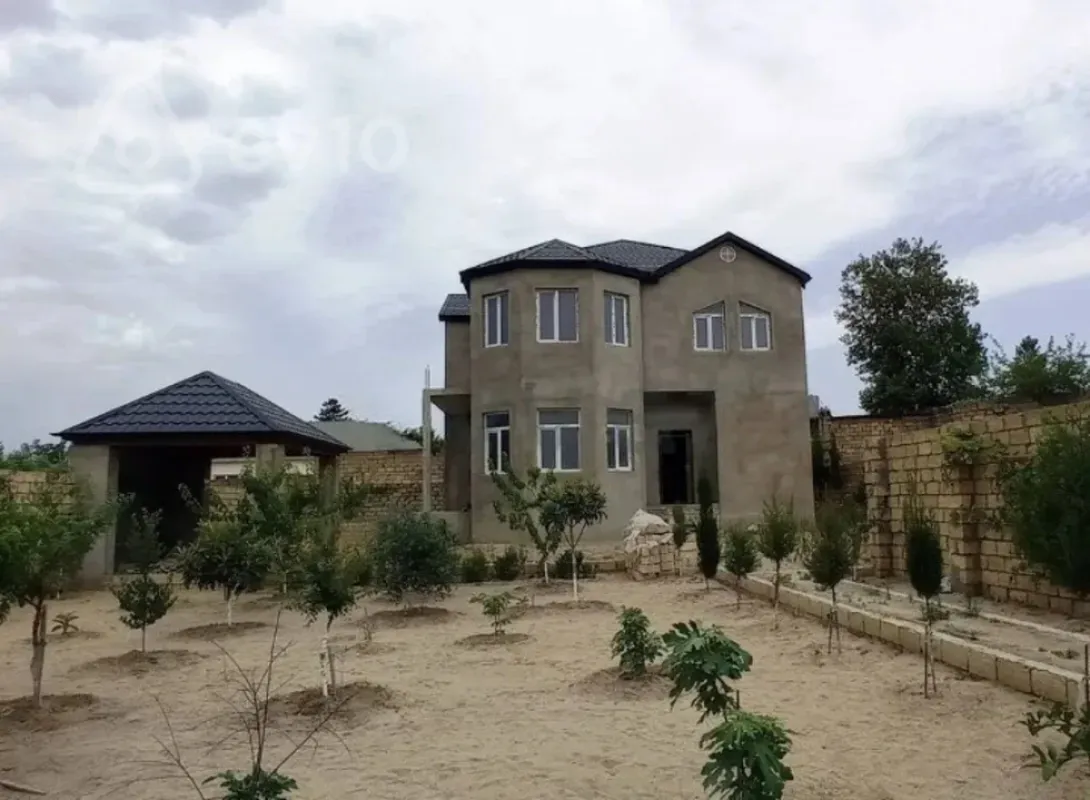 Satılır 5 otaqlı həyət evi 220 m²