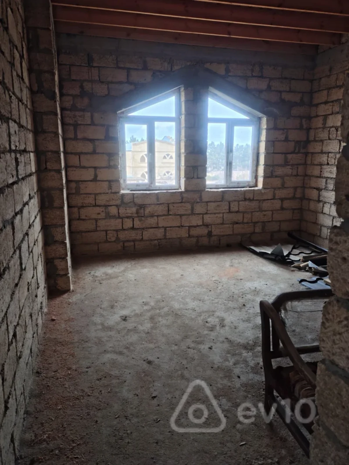 Satılır 5 otaqlı həyət evi 220 m²
