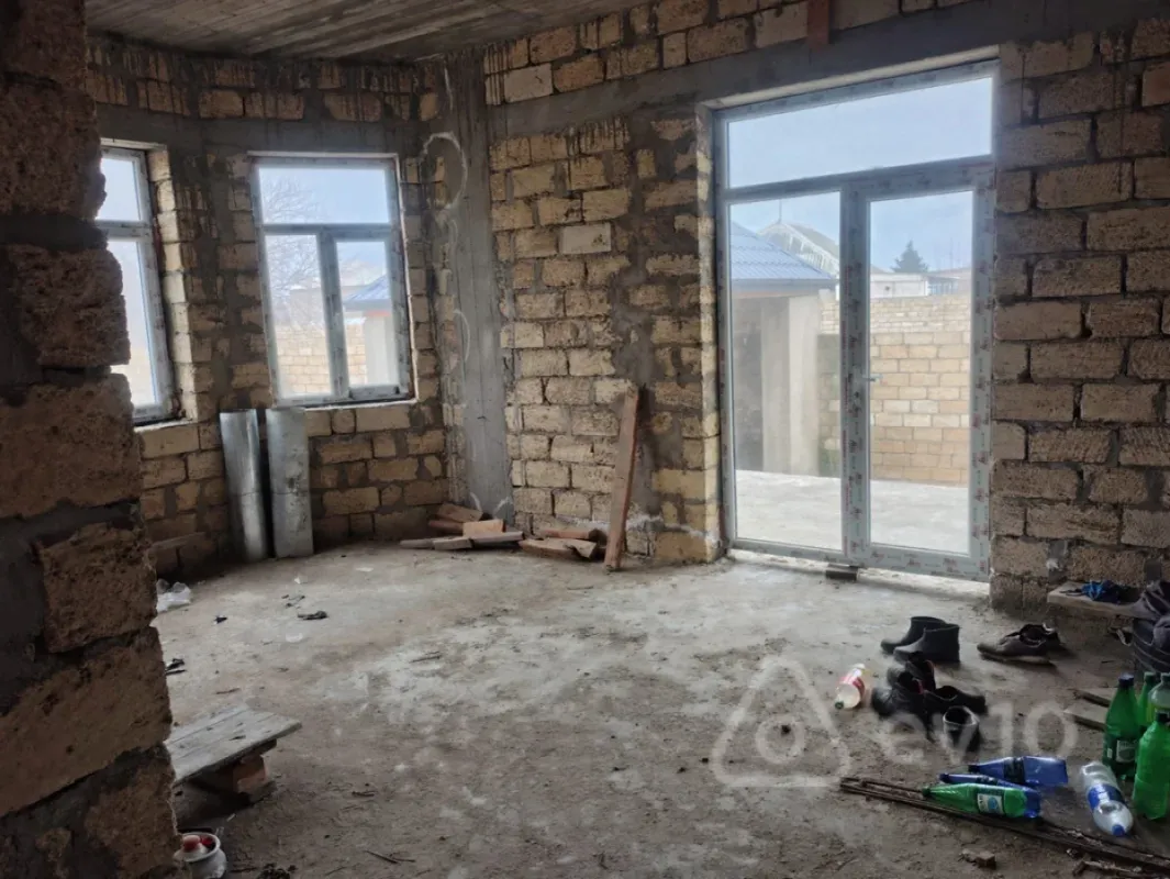 Satılır 5 otaqlı həyət evi 220 m²