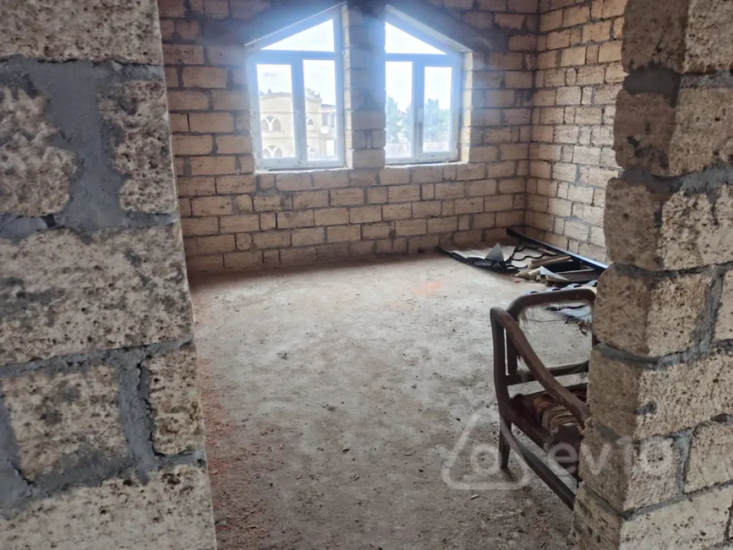 Satılır 5 otaqlı həyət evi 220 m²