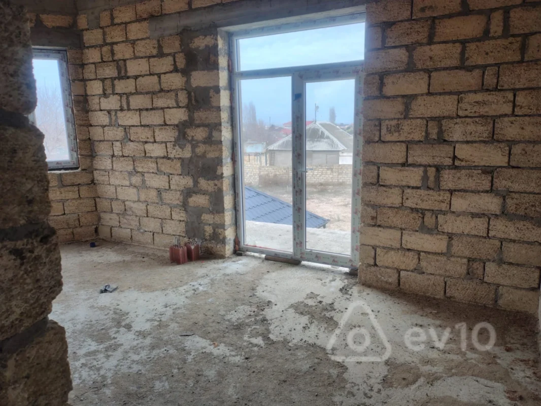 Satılır 5 otaqlı həyət evi 220 m²