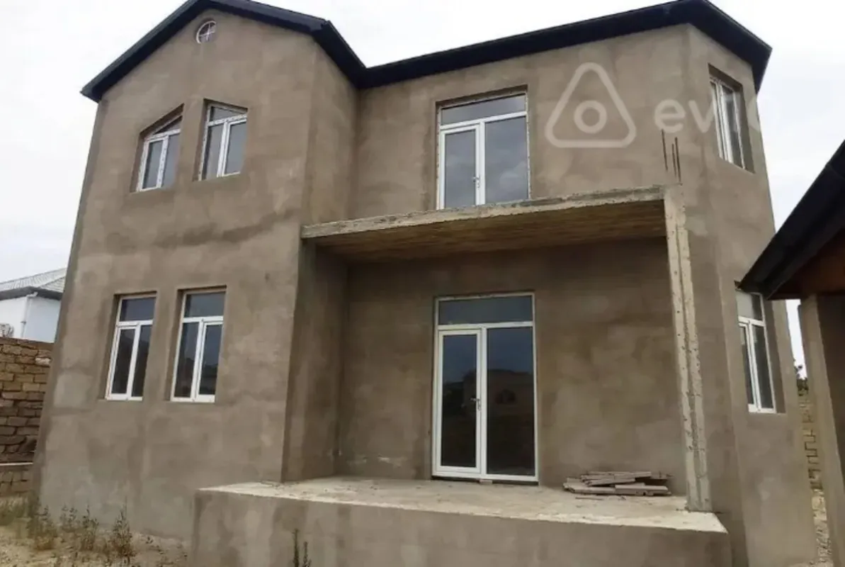 Satılır 5 otaqlı həyət evi 220 m²