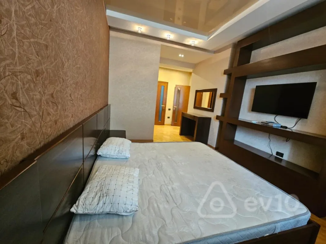 Kirayə verilir 2 otaqlı yeni tikili 130 m²