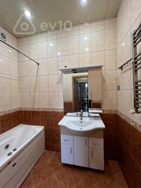 Satılır 2 otaqlı yeni tikili 72 m²