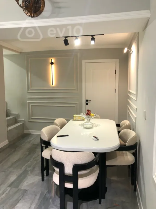 Satılır 6 otaqlı həyət evi 270 m²
