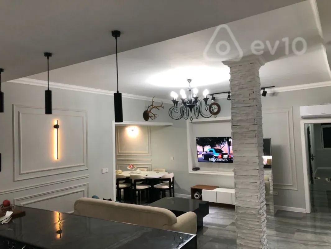 Satılır 6 otaqlı həyət evi 270 m²