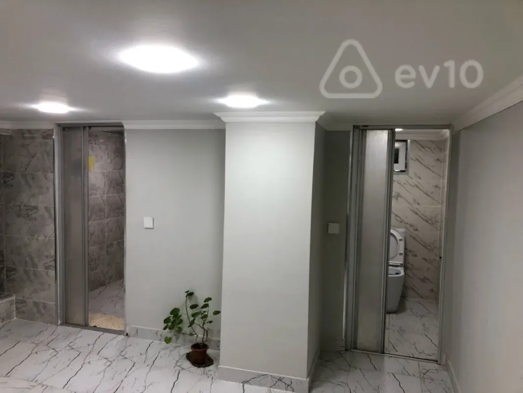 Satılır 6 otaqlı həyət evi 270 m²