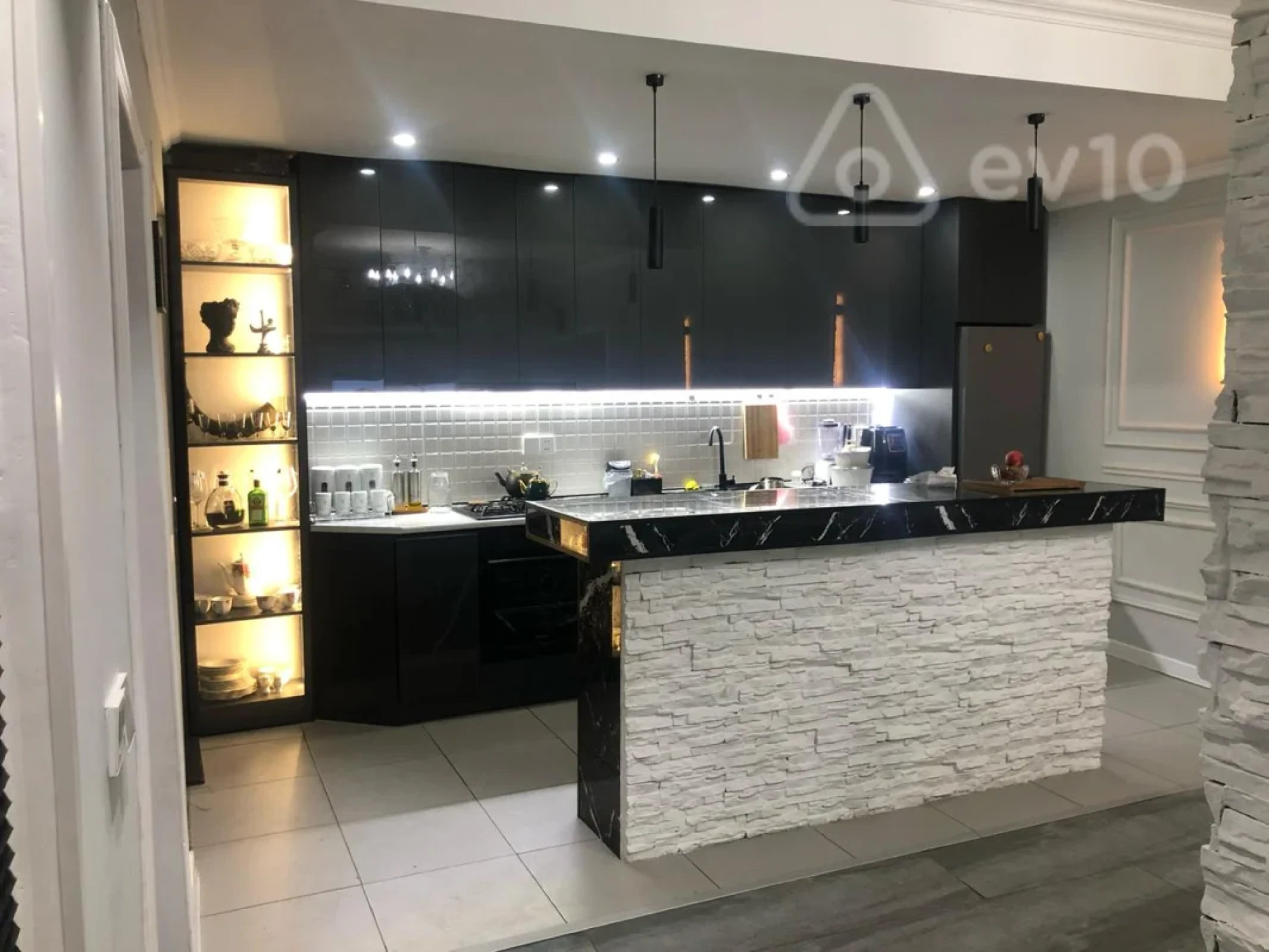 Satılır 6 otaqlı həyət evi 270 m²