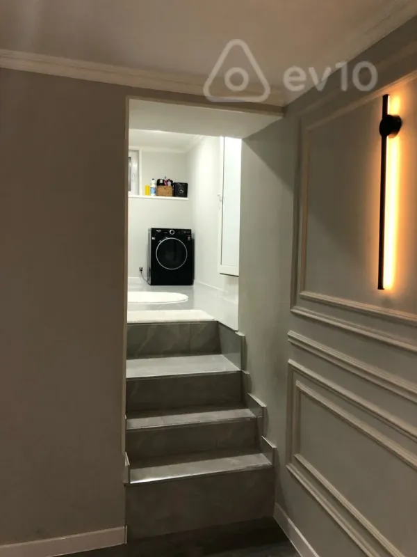 Satılır 6 otaqlı həyət evi 270 m²
