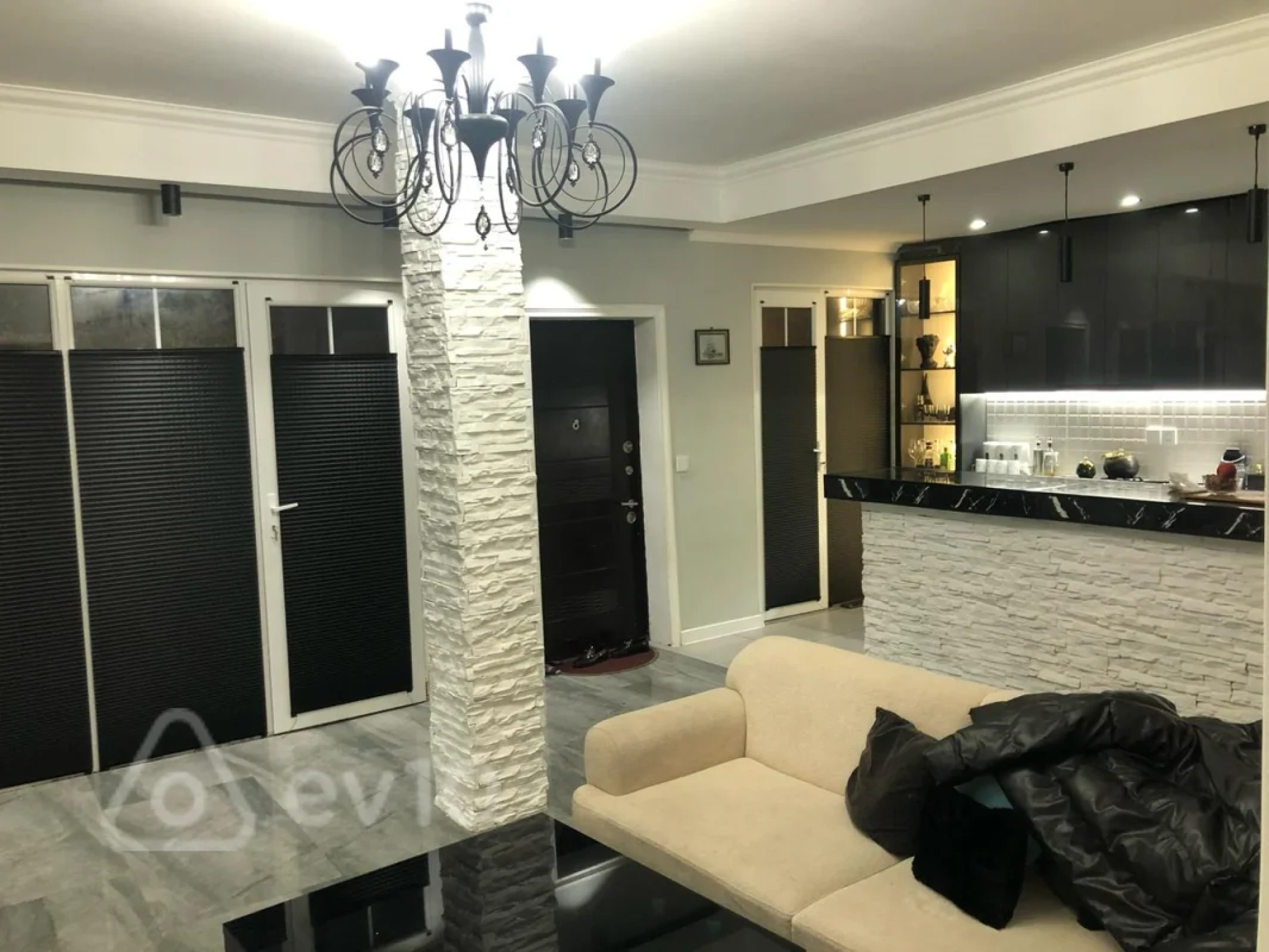 Satılır 6 otaqlı həyət evi 270 m²