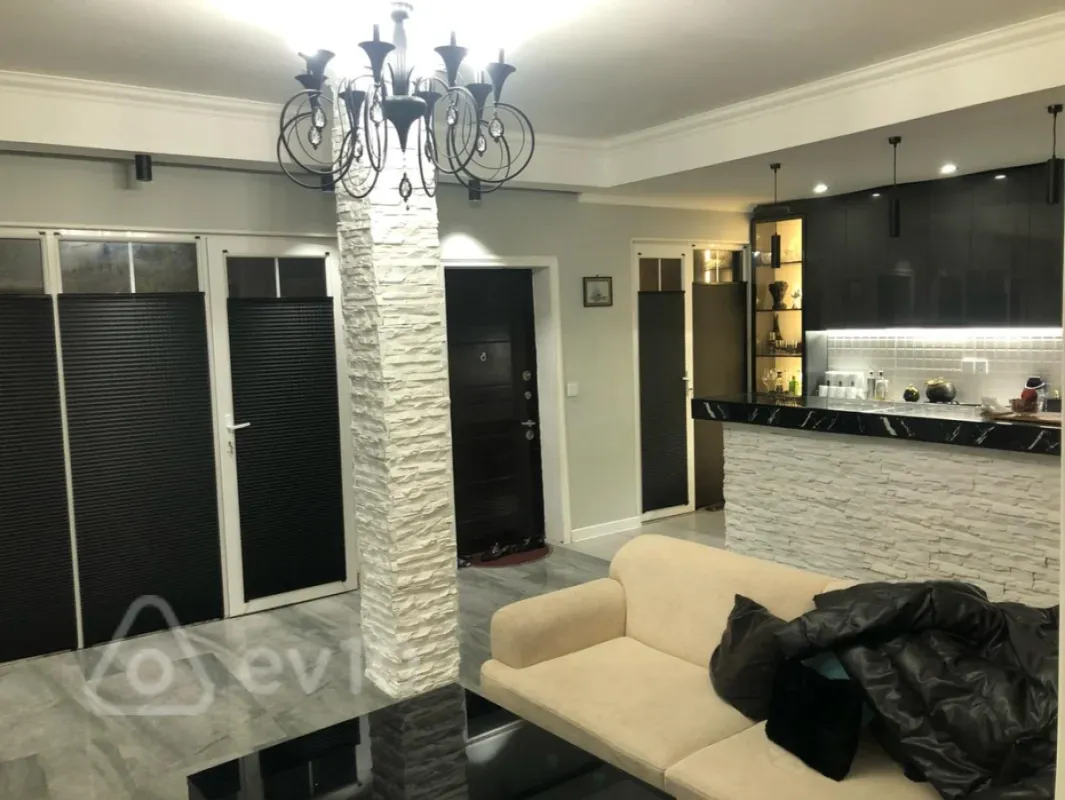 Satılır 6 otaqlı həyət evi 270 m²