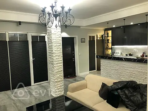 Satılır 6 otaqlı həyət evi 270 m²
