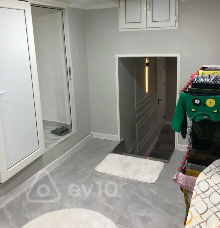 Satılır 6 otaqlı həyət evi 270 m²