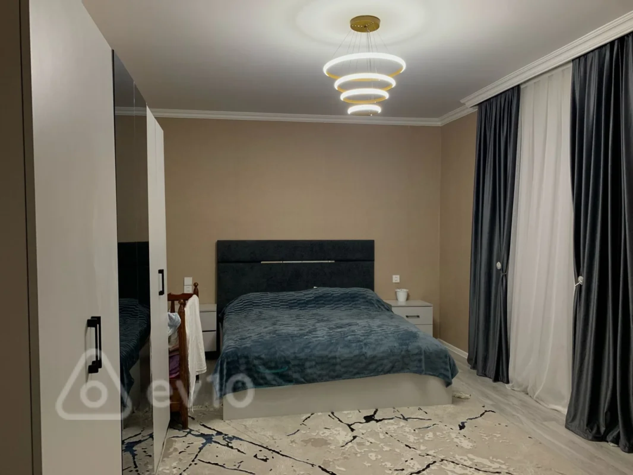 Satılır 6 otaqlı həyət evi 270 m²
