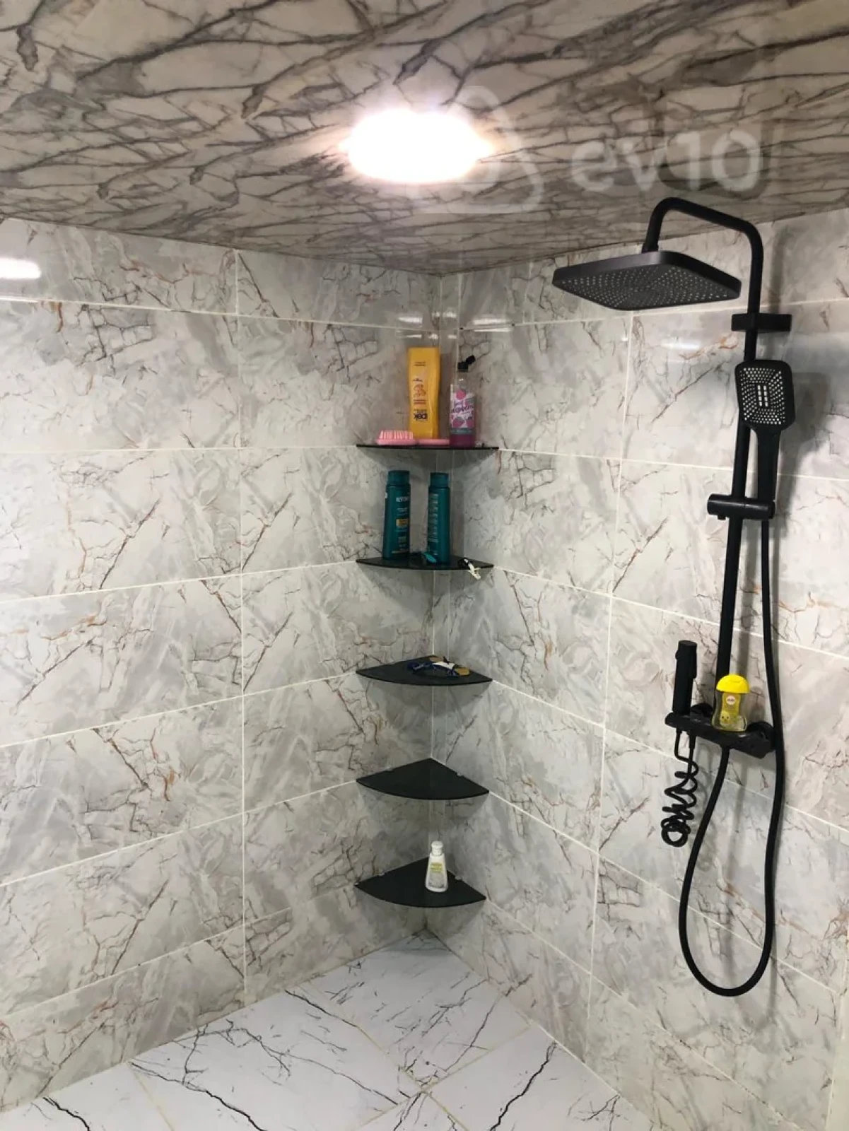 Satılır 6 otaqlı həyət evi 270 m²