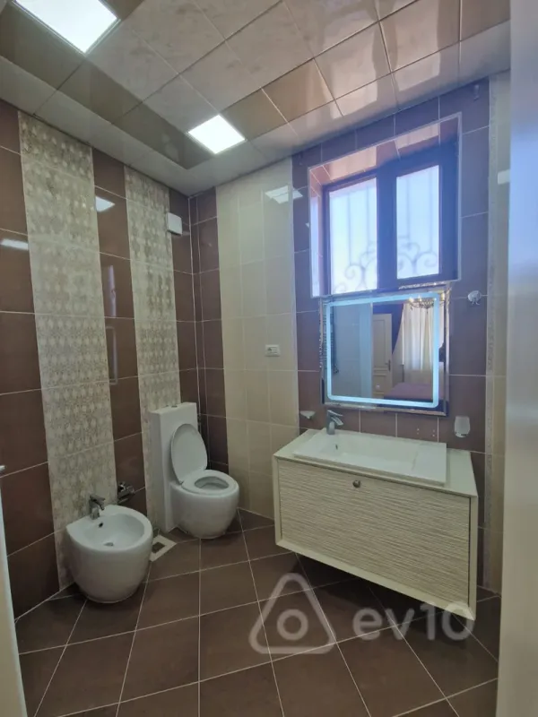 Kirayə verilir 6 otaqlı həyət evi 350 m²