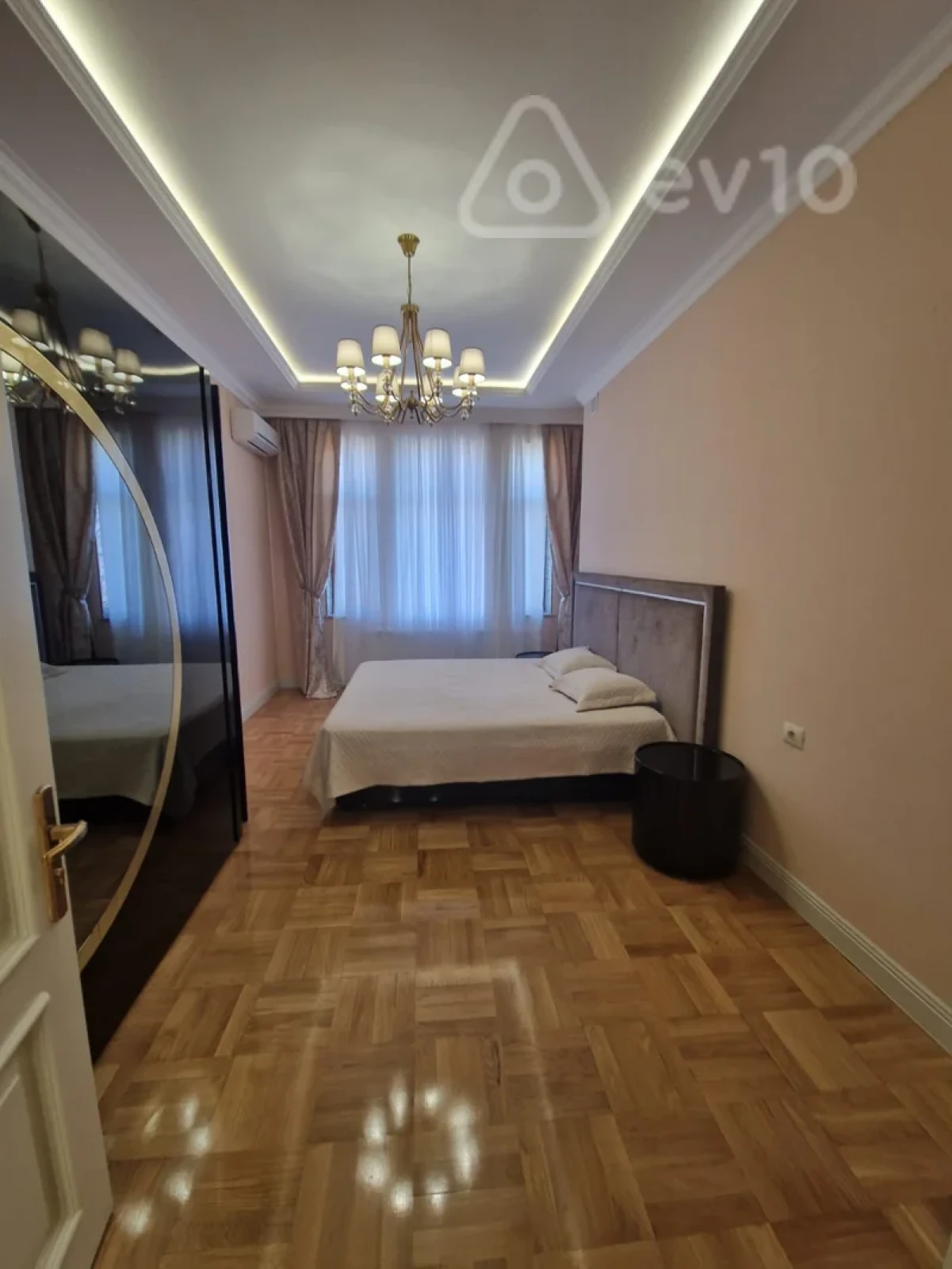 Kirayə verilir 6 otaqlı həyət evi 350 m²