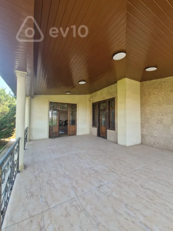 Kirayə verilir 6 otaqlı həyət evi 350 m²