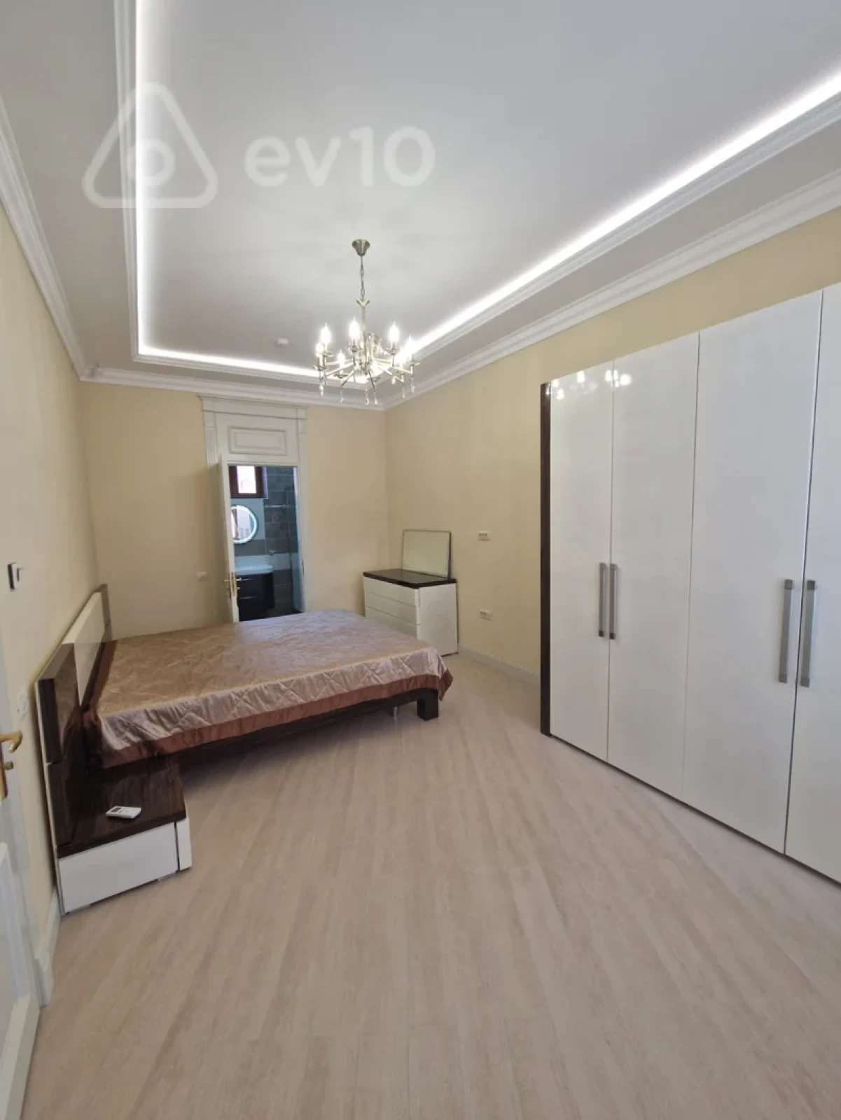 Kirayə verilir 6 otaqlı həyət evi 350 m²