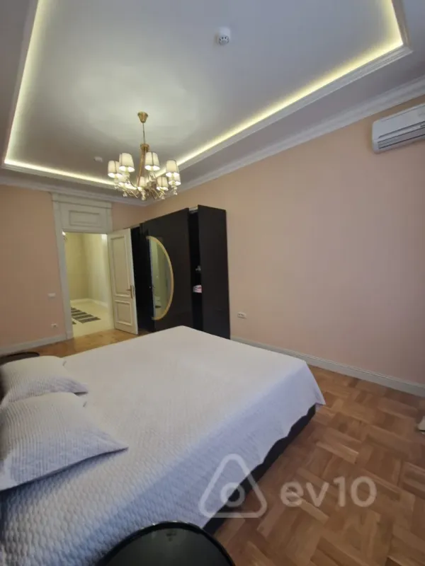 Kirayə verilir 6 otaqlı həyət evi 350 m²