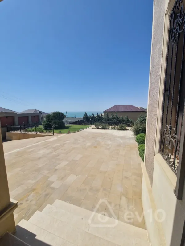 Kirayə verilir 6 otaqlı həyət evi 350 m²