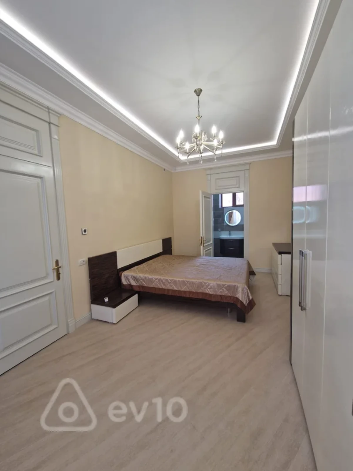 Kirayə verilir 6 otaqlı həyət evi 350 m²